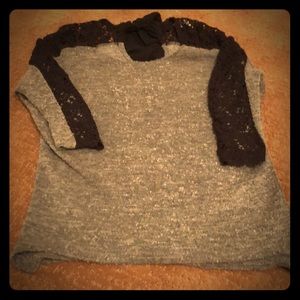 Casual gray sweater with 3 quarter length sleeves